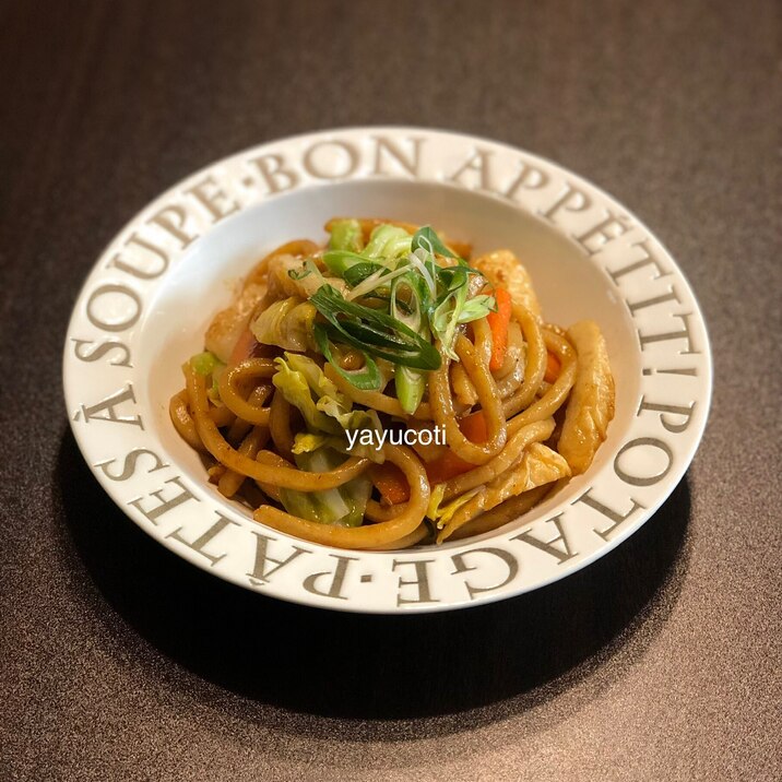 肉なしでもおいしい♡ランチはだしがきいた焼きうどん